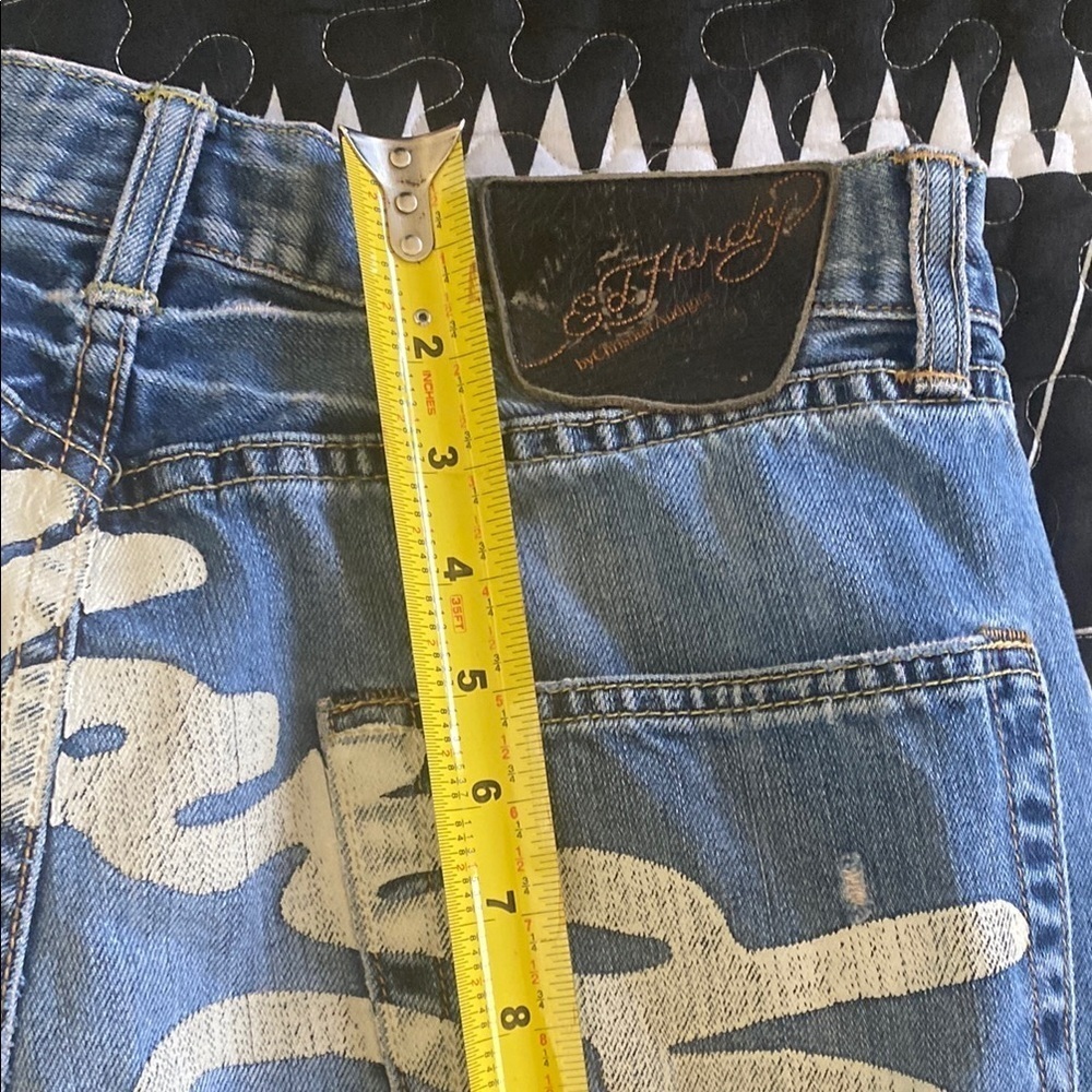 Relaxed Blue Jeans with Cropped Length and Distressed Details - Picture 7 of 10
